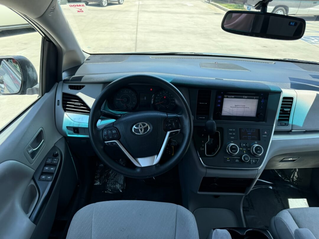 2017 Toyota Sienna LE 8-Passenger
