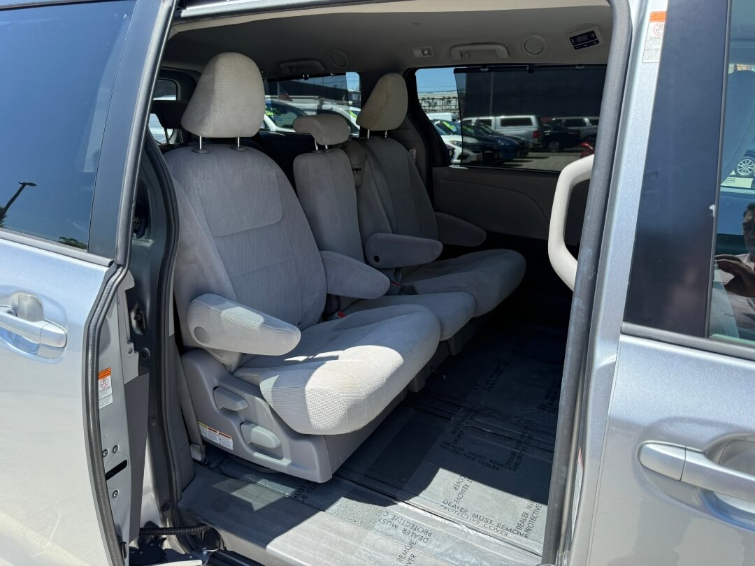 2017 Toyota Sienna LE 8-Passenger