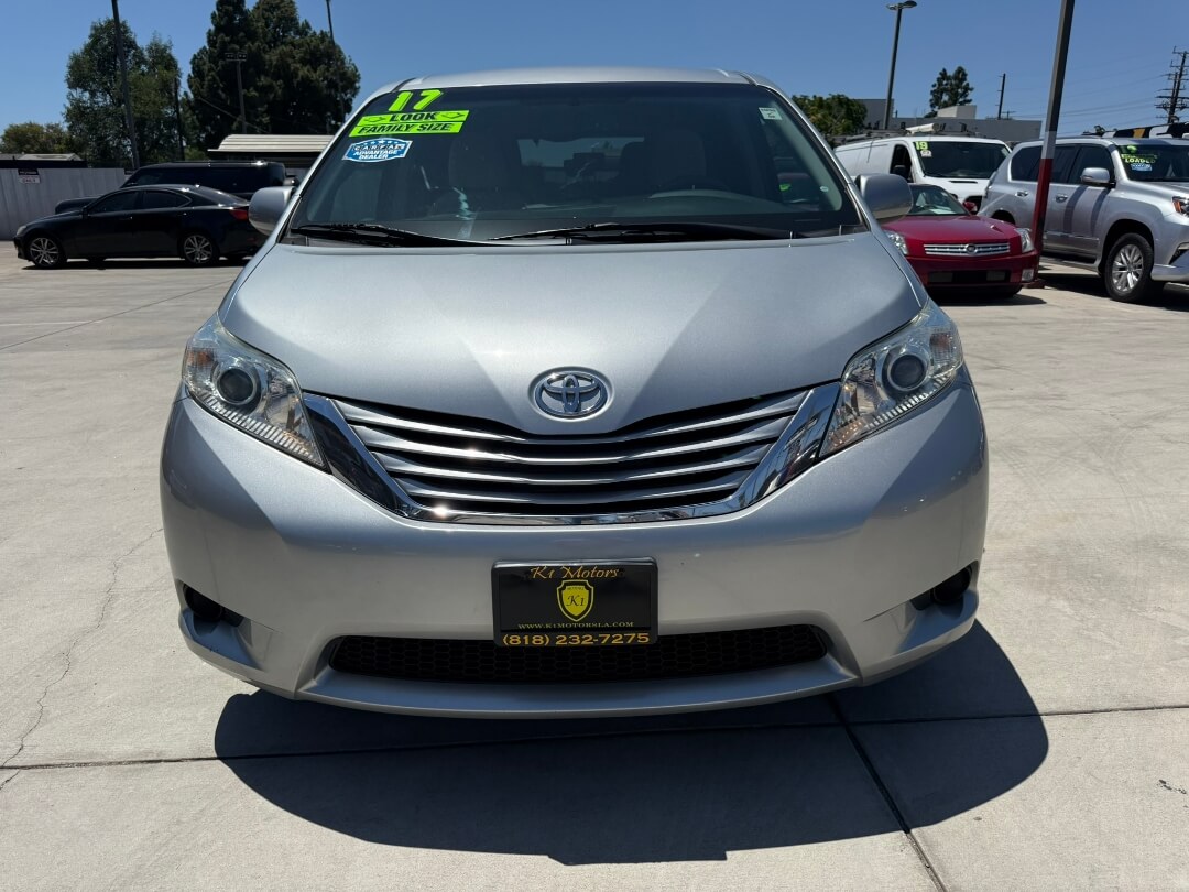 2017 Toyota Sienna LE 8-Passenger