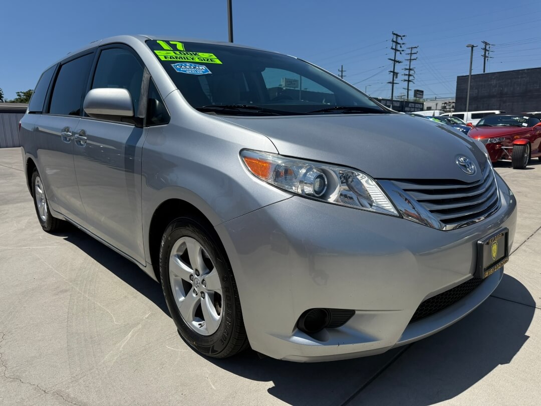 2017 Toyota Sienna LE 8-Passenger