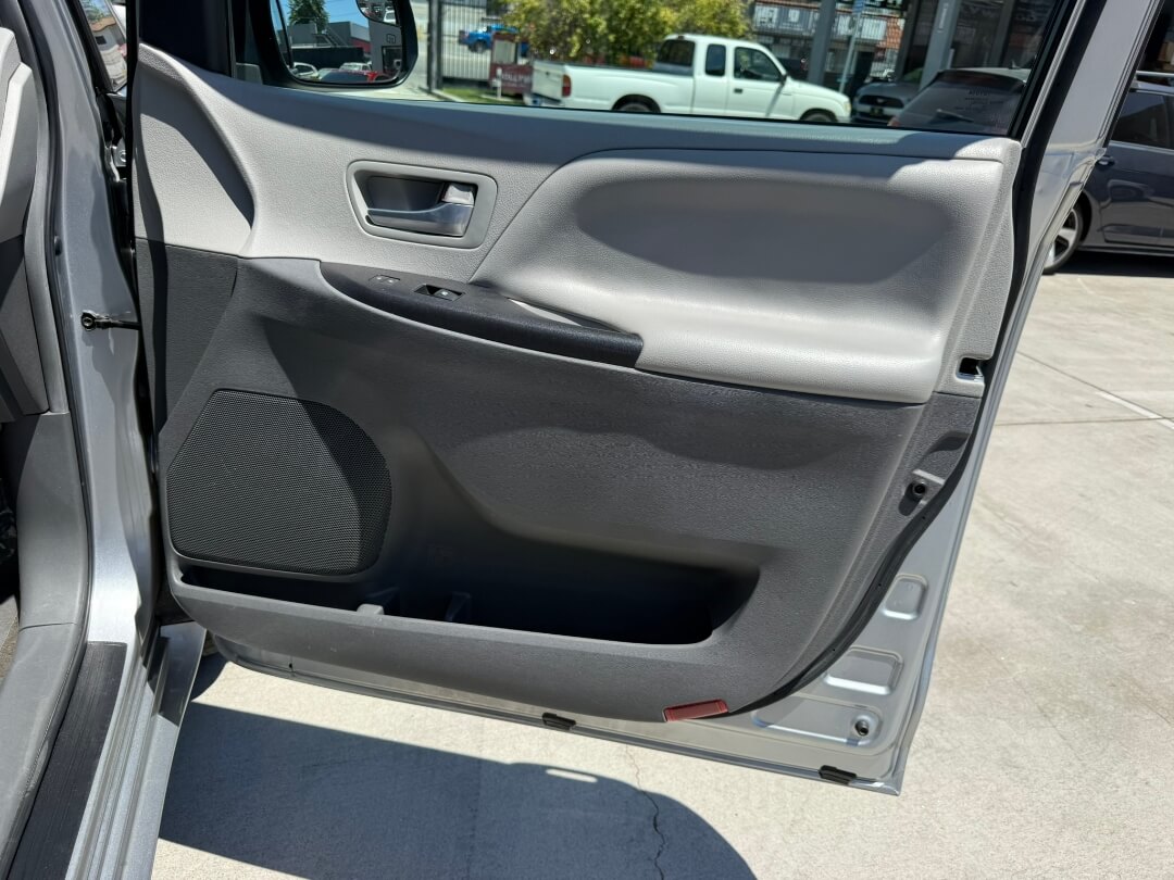 2017 Toyota Sienna LE 8-Passenger
