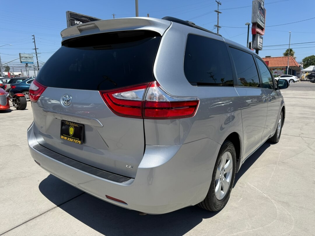 2017 Toyota Sienna LE 8-Passenger