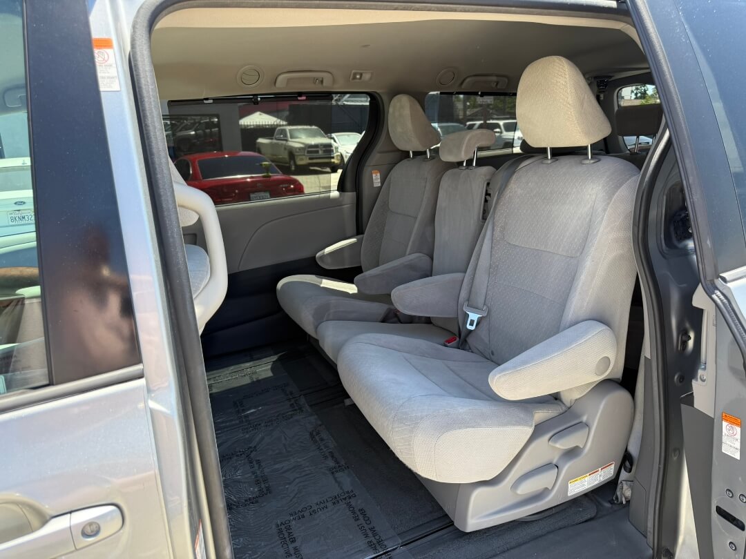 2017 Toyota Sienna LE 8-Passenger