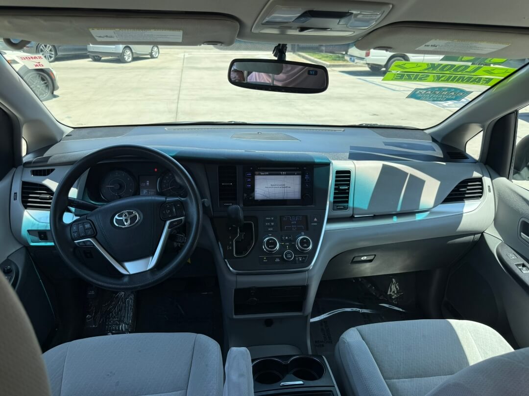 2017 Toyota Sienna LE 8-Passenger