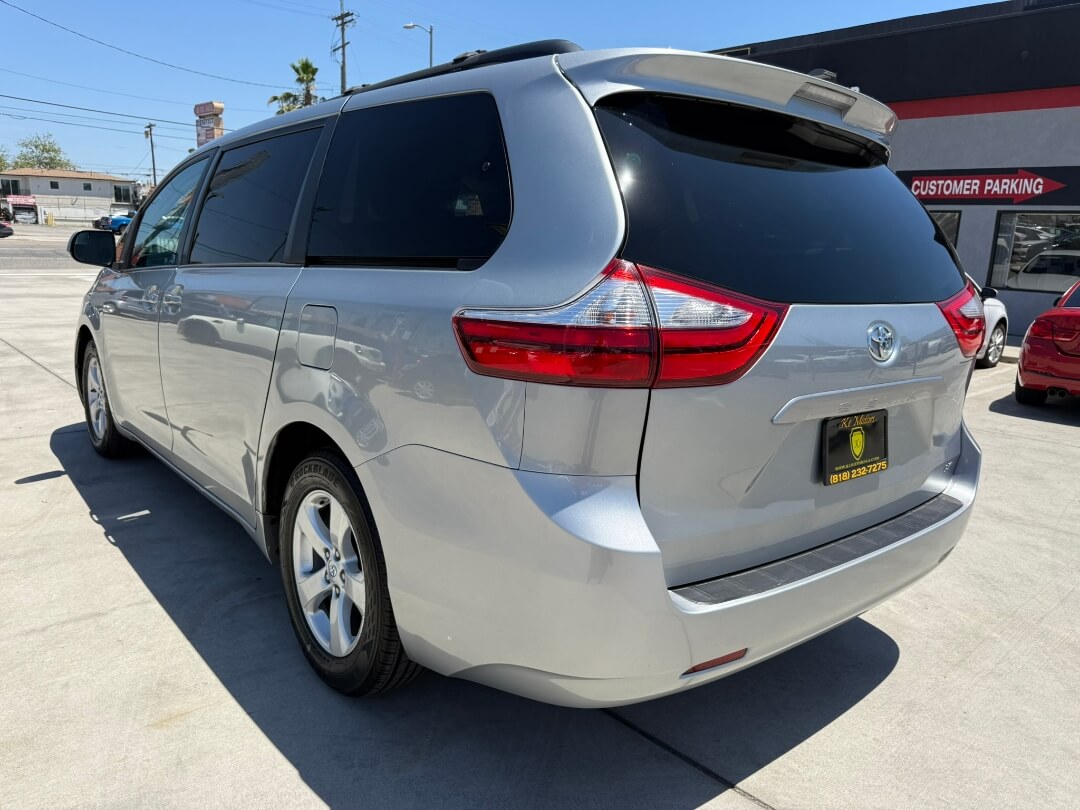 2017 Toyota Sienna LE 8-Passenger