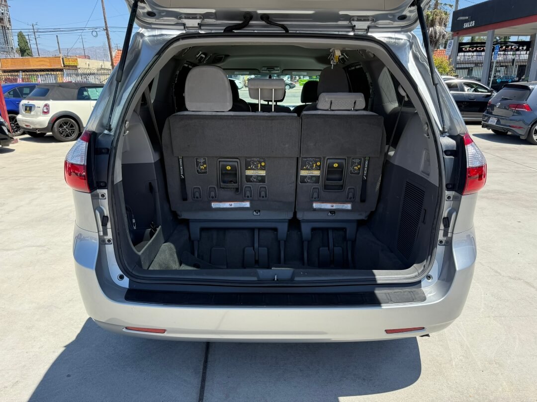 2017 Toyota Sienna LE 8-Passenger