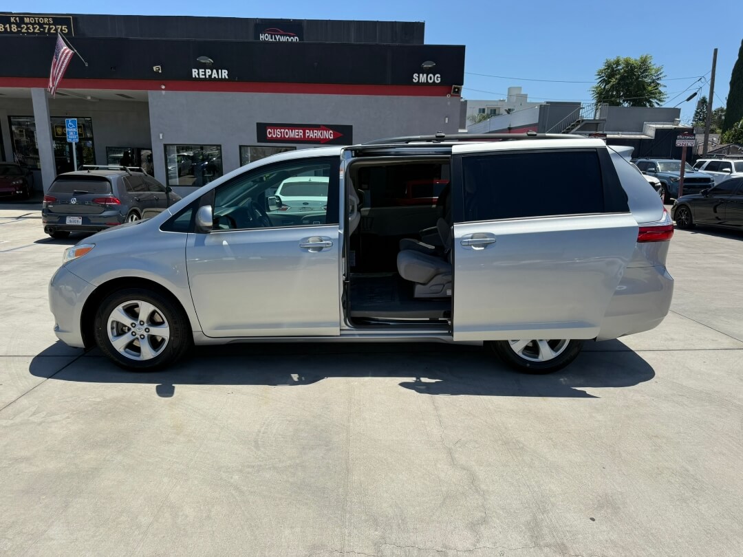 2017 Toyota Sienna LE 8-Passenger