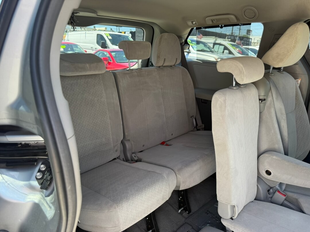 2017 Toyota Sienna LE 8-Passenger