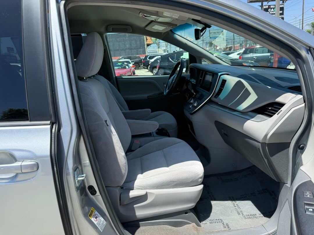 2017 Toyota Sienna LE 8-Passenger