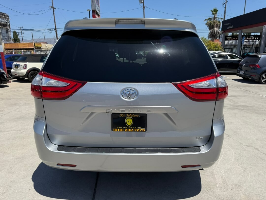 2017 Toyota Sienna LE 8-Passenger