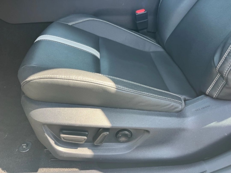2025 Toyota Camry SE - Photo 8