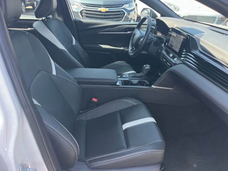 2025 Toyota Camry SE - Photo 13