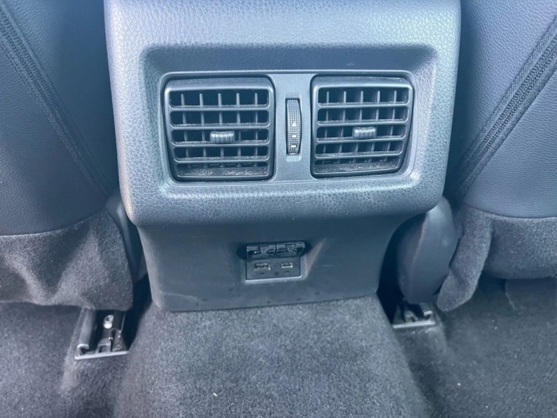 2025 Toyota Camry SE - Photo 10