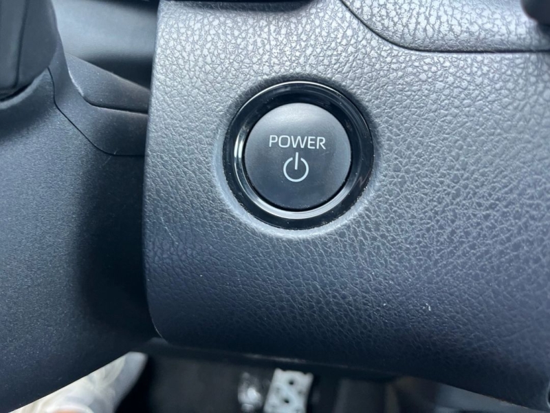 2025 Toyota Camry SE - Photo 7