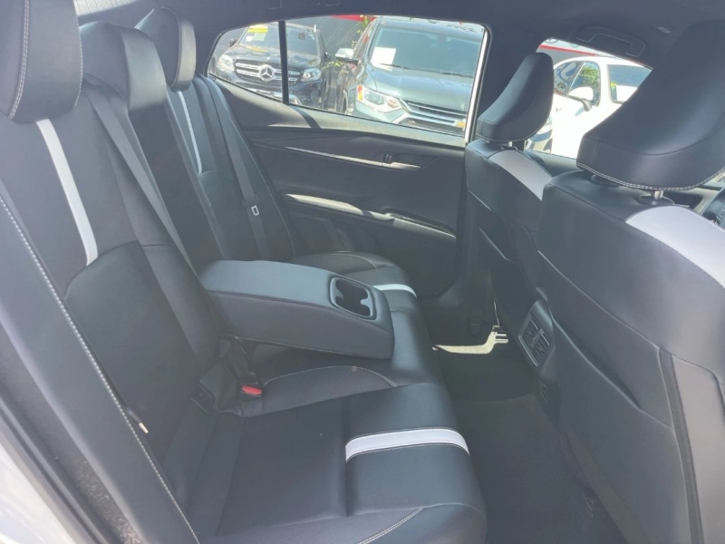 2025 Toyota Camry SE - Photo 11