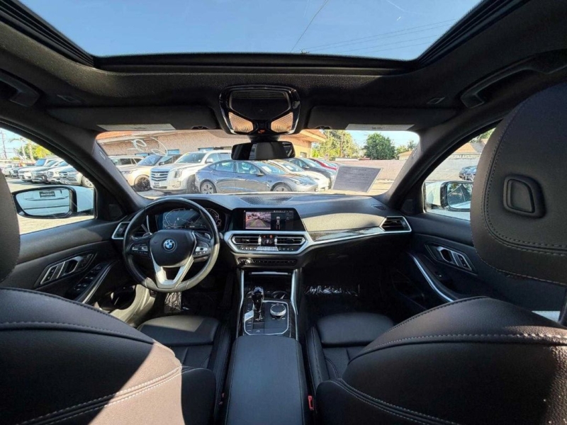 2022 BMW 3 Series 330e - Photo 20