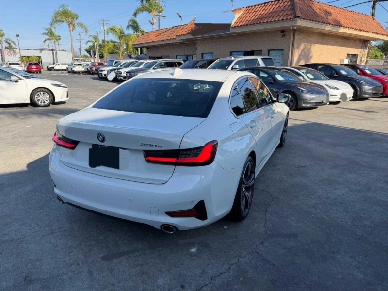 2022 BMW 3 Series 330e - Photo 7