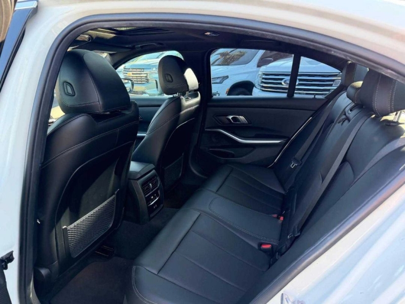 2022 BMW 3 Series 330e - Photo 18