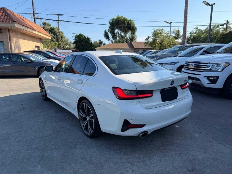 2022 BMW 3 Series 330e - Photo 6
