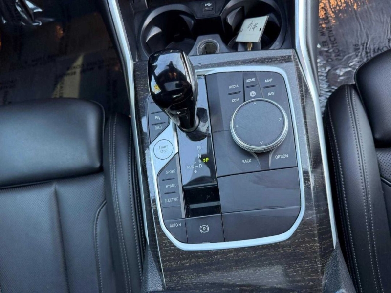 2022 BMW 3 Series 330e - Photo 22
