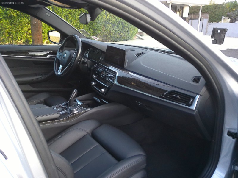 2019 BMW 5 Series 530e - Photo 14