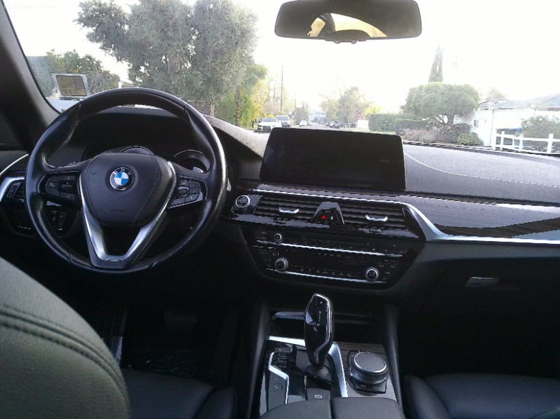 2019 BMW 5 Series 530e - Photo 12