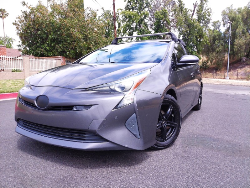 2018 Toyota Prius Two's photo