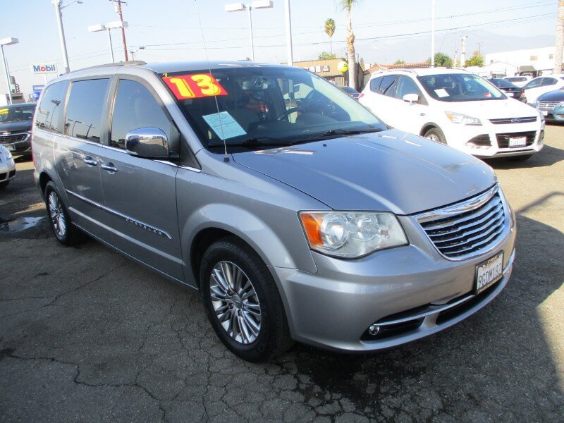 2013 Chrysler Town And Country Touring-L
