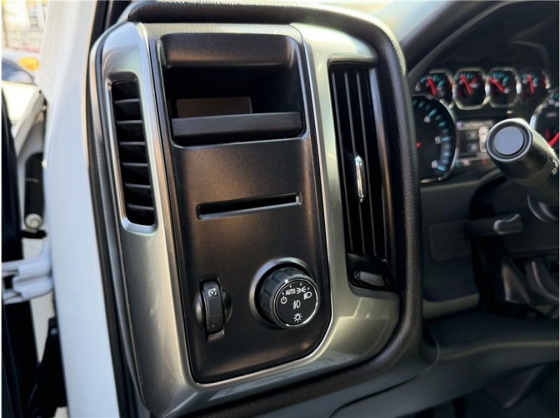 2018 Chevrolet Silverado 1500 Crew Cab LT Pickup 4D 5 3/4 ft