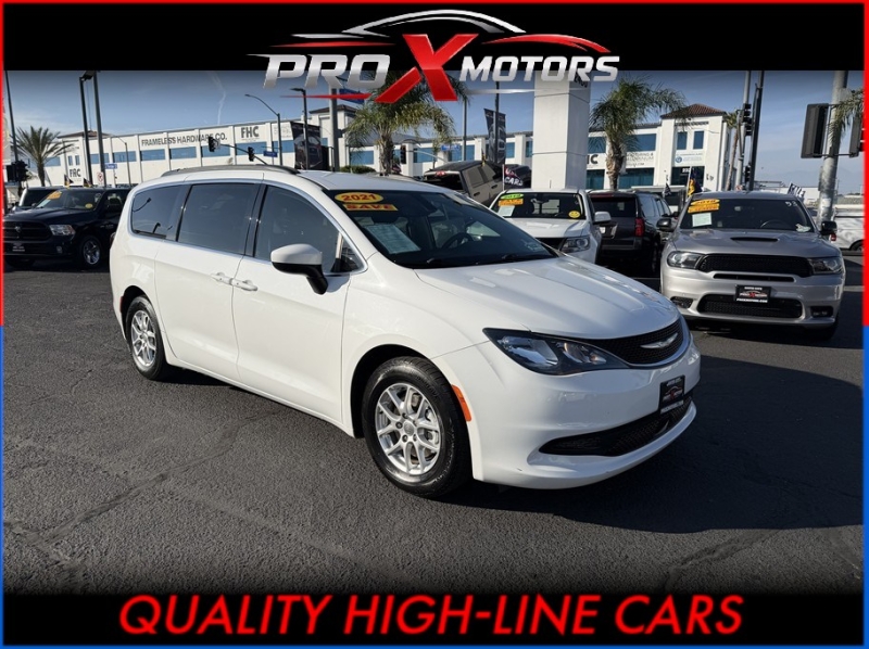 2021 Chrysler Voyager LXi Minivan 4D