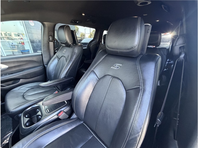2019 Chrysler Pacifica Touring L Plus Minivan 4D