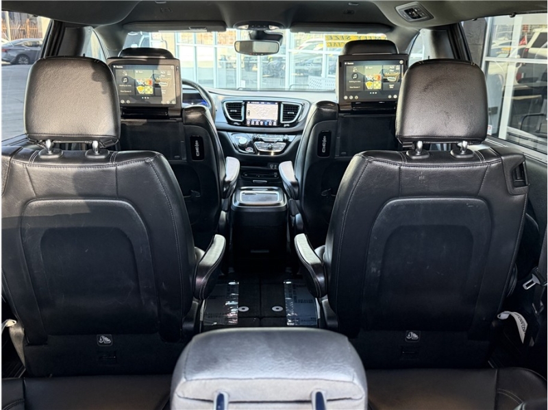 2019 Chrysler Pacifica Touring L Plus Minivan 4D