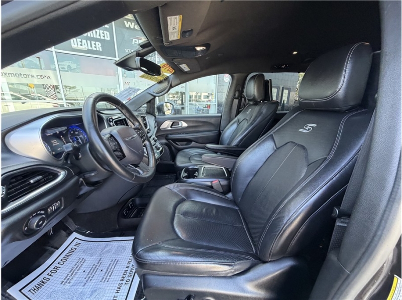 2019 Chrysler Pacifica Touring L Plus Minivan 4D