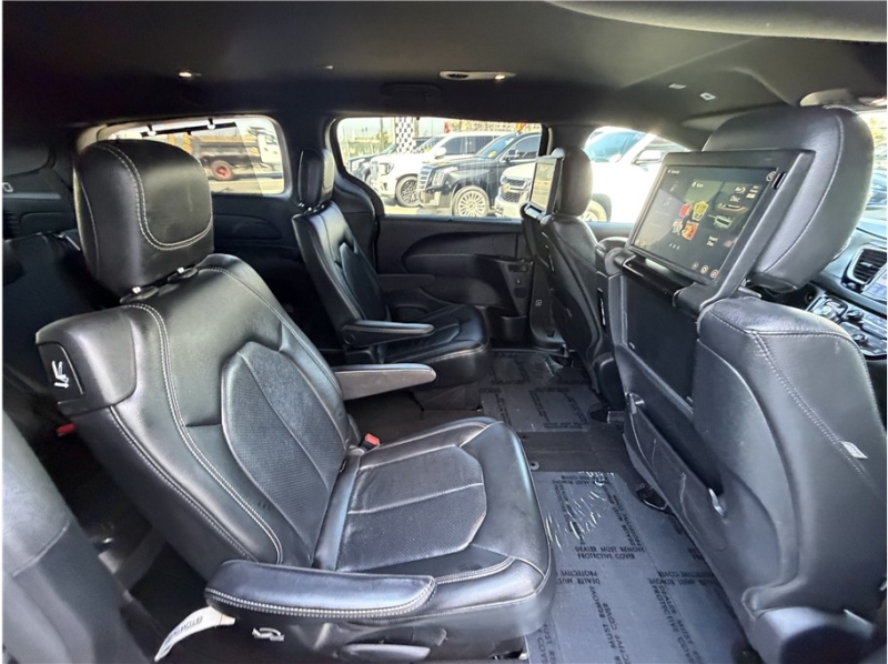 2019 Chrysler Pacifica Touring L Plus Minivan 4D