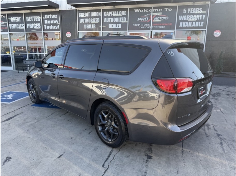 2019 Chrysler Pacifica Touring L Plus Minivan 4D