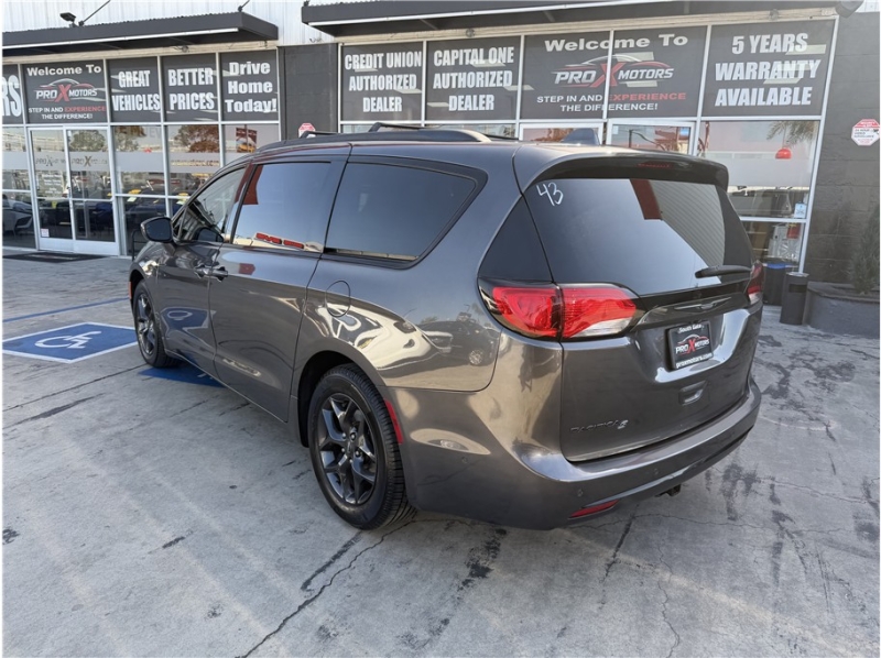2019 Chrysler Pacifica Touring L Plus Minivan 4D