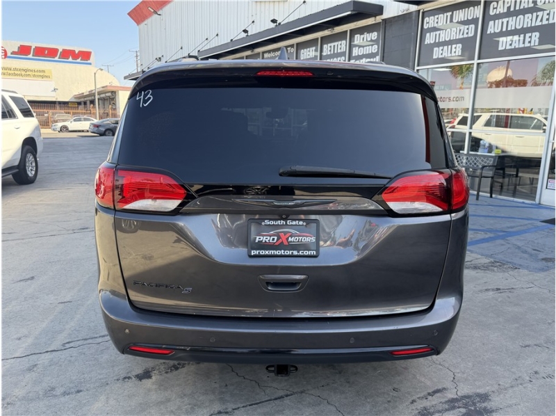 2019 Chrysler Pacifica Touring L Plus Minivan 4D