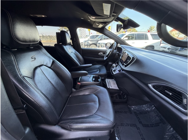 2019 Chrysler Pacifica Touring L Plus Minivan 4D