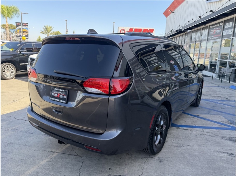 2019 Chrysler Pacifica Touring L Plus Minivan 4D