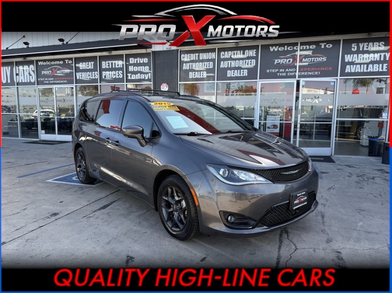 2019 Chrysler Pacifica Touring L Plus Minivan 4D