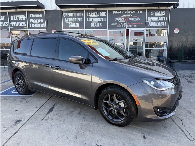 2019 Chrysler Pacifica Touring L Plus Minivan 4D