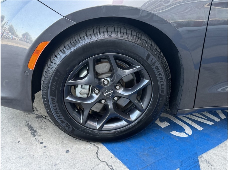 2019 Chrysler Pacifica Touring L Plus Minivan 4D