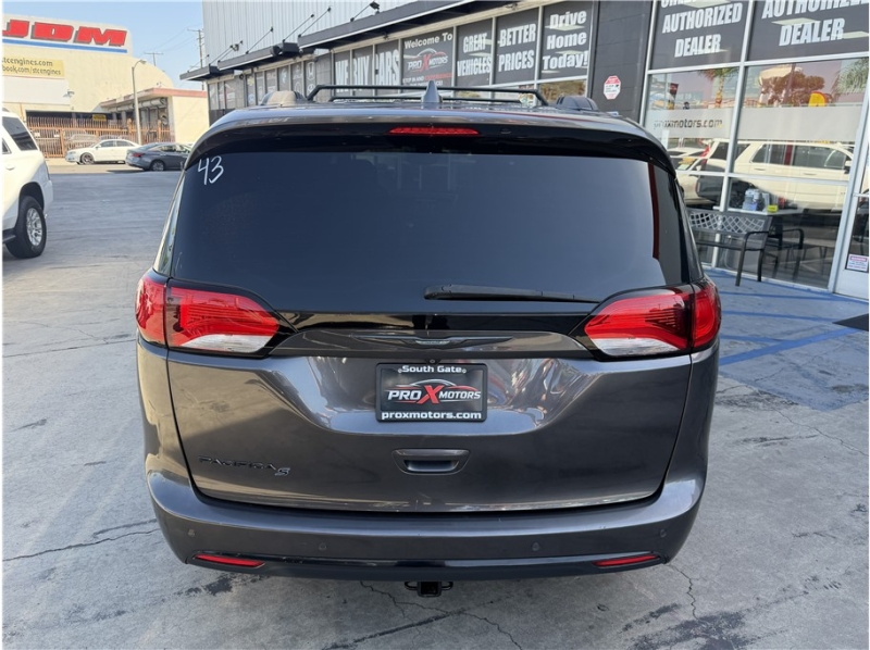 2019 Chrysler Pacifica Touring L Plus Minivan 4D