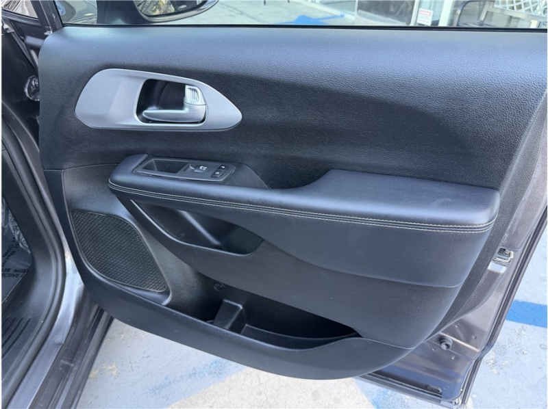 2019 Chrysler Pacifica Touring L Plus Minivan 4D