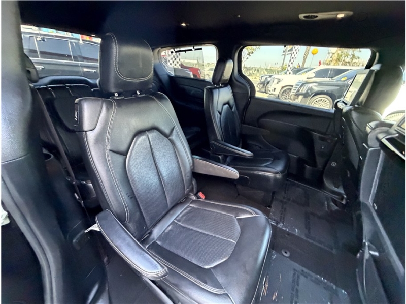 2019 Chrysler Pacifica Touring L Plus Minivan 4D
