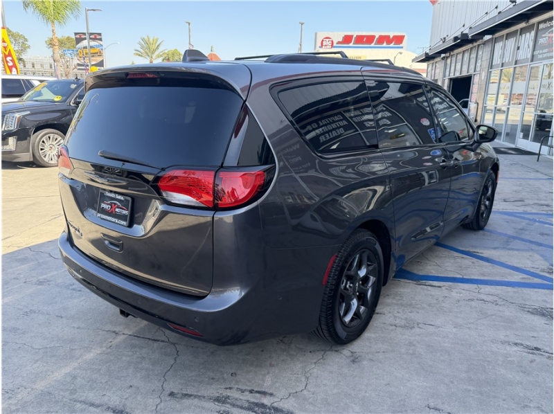 2019 Chrysler Pacifica Touring L Plus Minivan 4D