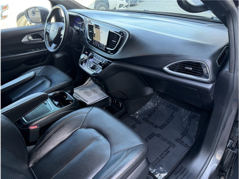 2019 Chrysler Pacifica Touring L Plus Minivan 4D