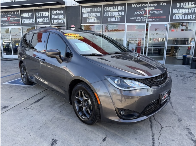 2019 Chrysler Pacifica Touring L Plus Minivan 4D