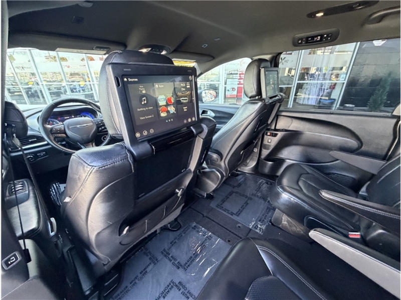 2019 Chrysler Pacifica Touring L Plus Minivan 4D