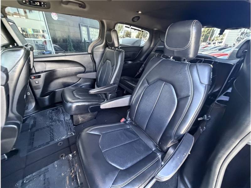 2019 Chrysler Pacifica Touring L Plus Minivan 4D
